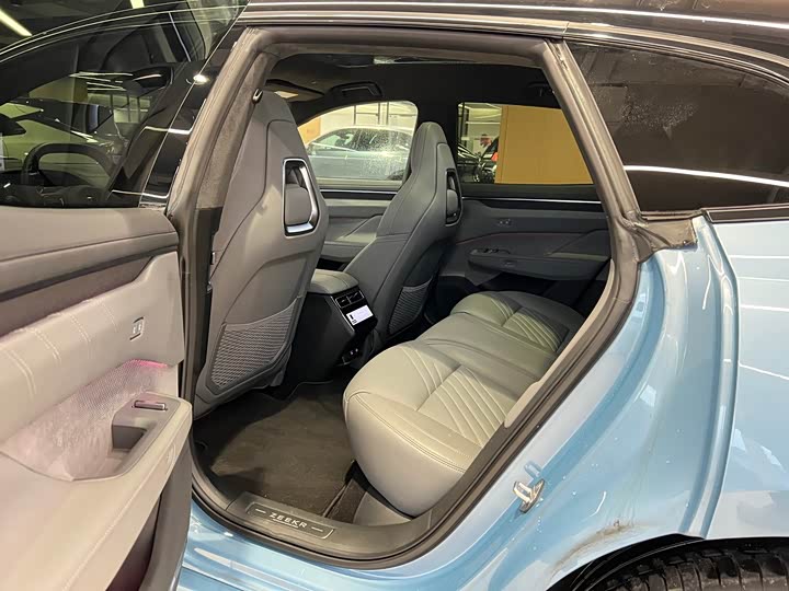 Фото 9 - Zeekr 001