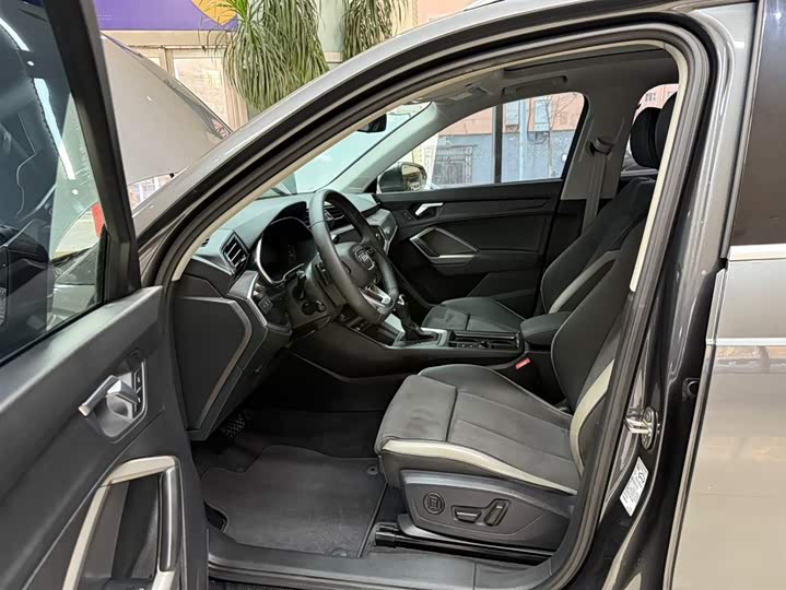 Фото 4 - Audi Q3