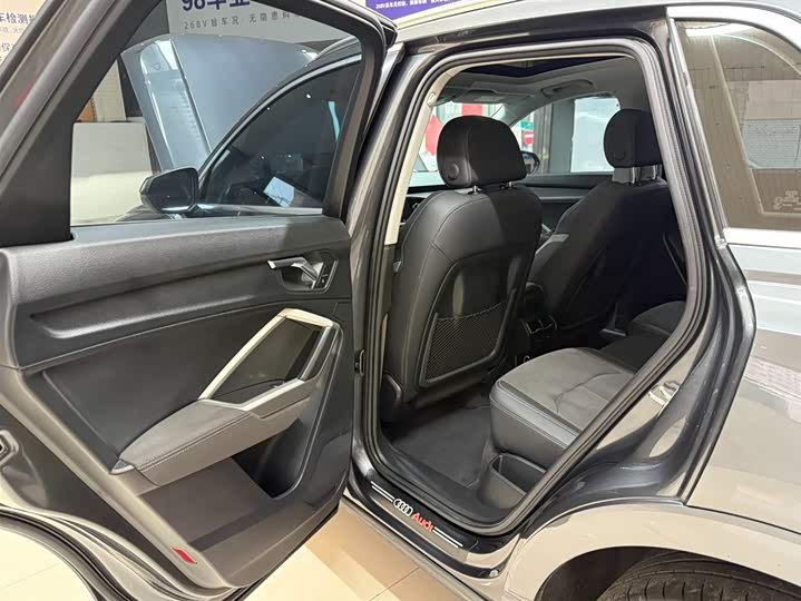 Фото 8 - Audi Q3