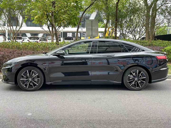 Фото 3 - BYD Han