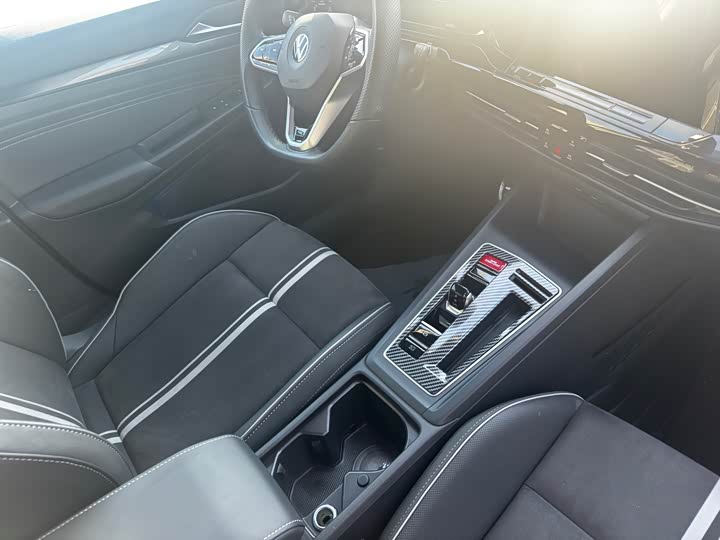 Фото 5 - Volkswagen Golf