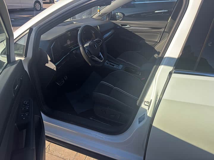 Фото 8 - Volkswagen Golf