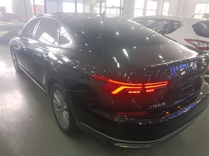 Фото 2 - Volkswagen Passat