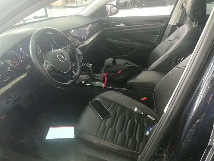 Фото 7 - Volkswagen Passat