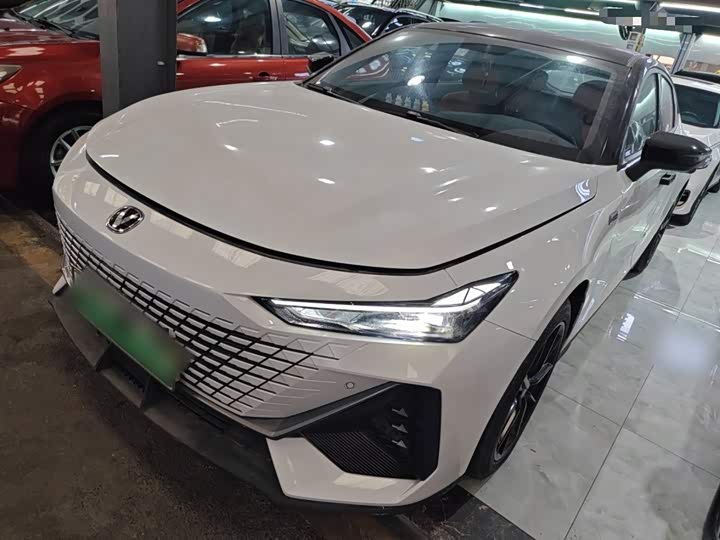 Фото 1 - Changan UNI-V Hybrid