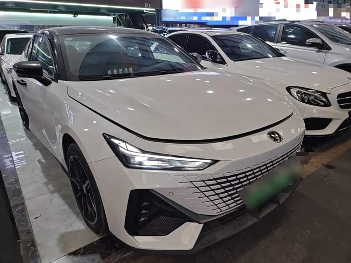 Фото 4 - Changan UNI-V Hybrid