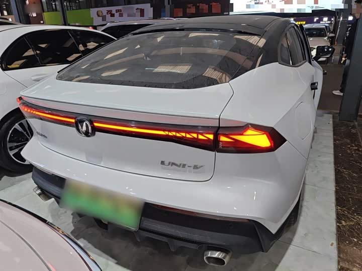 Фото 6 - Changan UNI-V Hybrid