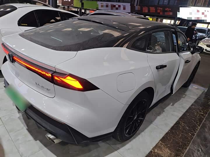 Фото 7 - Changan UNI-V Hybrid