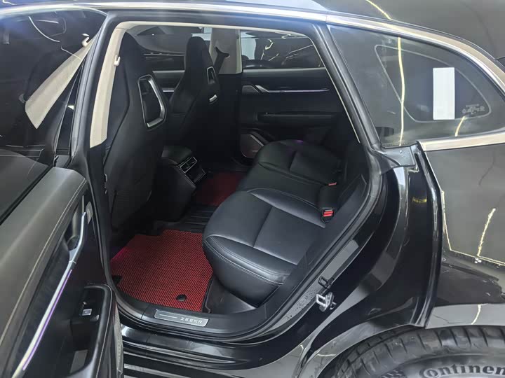 Фото 7 - Zeekr 001