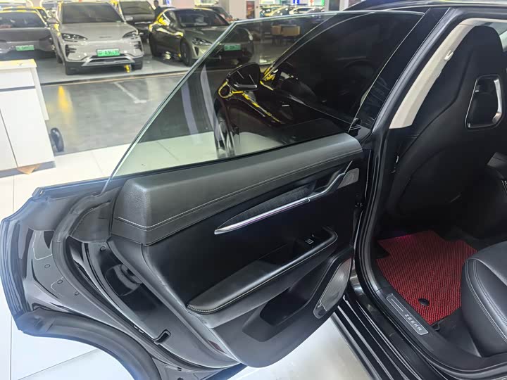 Фото 8 - Zeekr 001