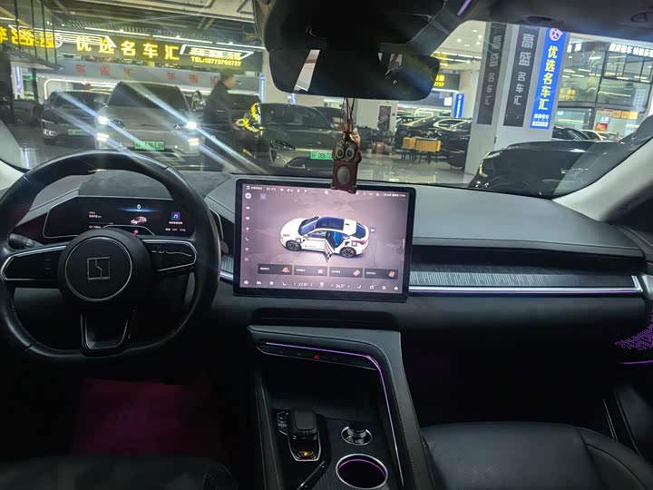 Фото 9 - Zeekr 001