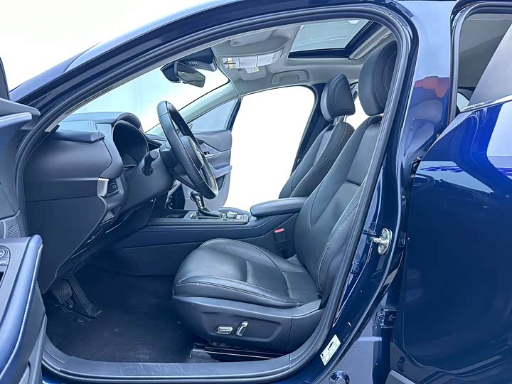 Фото 8 - Mazda CX-30