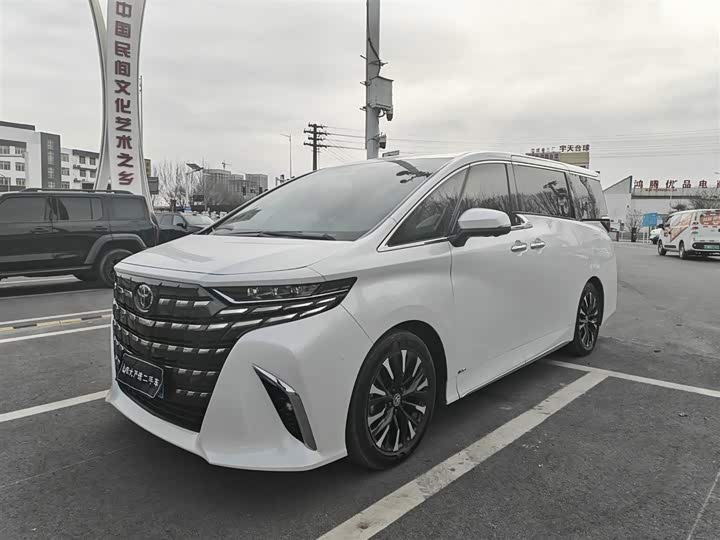 Фото 1 - Toyota Alphard