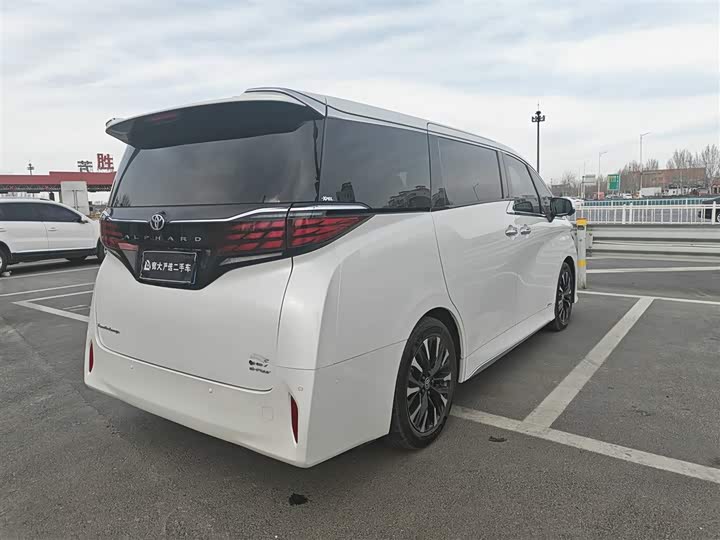 Фото 3 - Toyota Alphard