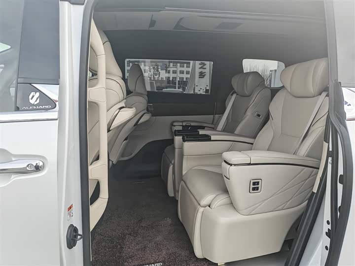 Фото 5 - Toyota Alphard