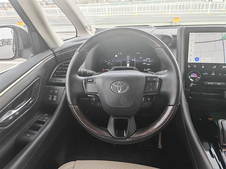 Фото 7 - Toyota Alphard
