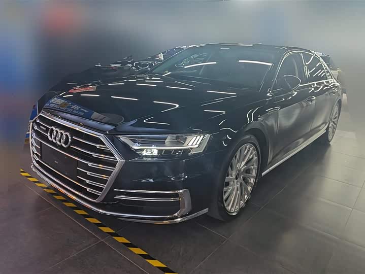 Фото 1 - Audi A8