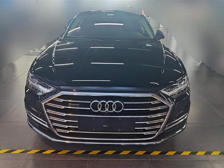 Фото 2 - Audi A8