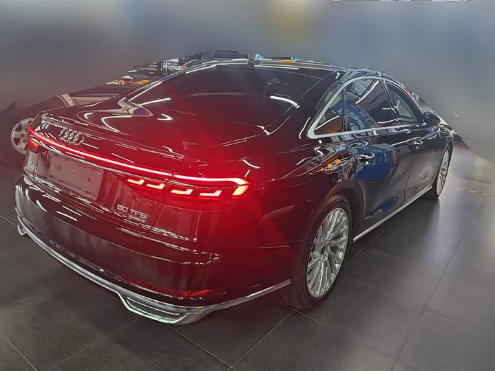 Фото 3 - Audi A8