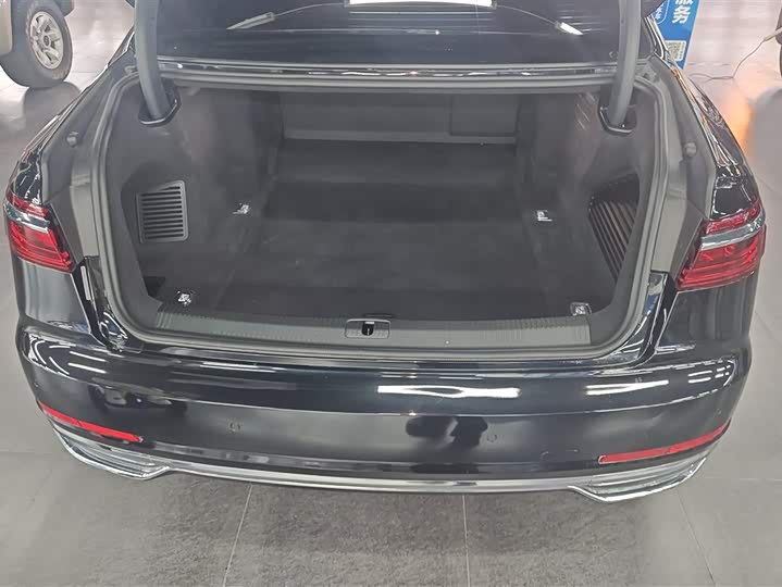 Фото 4 - Audi A8