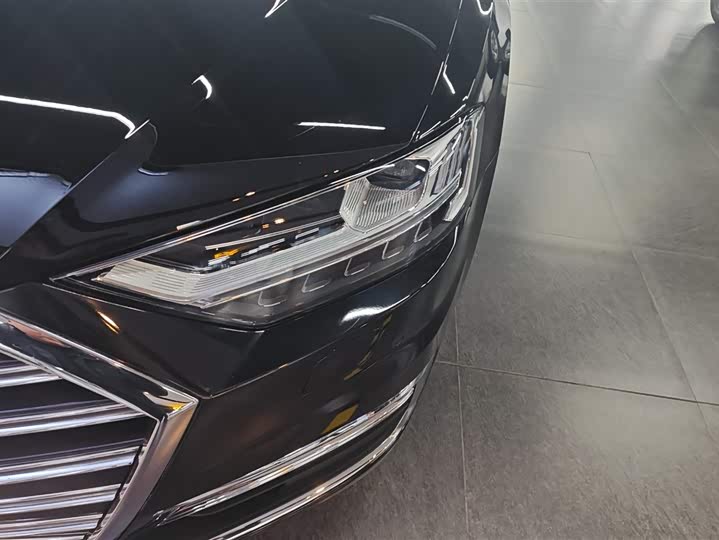 Фото 5 - Audi A8