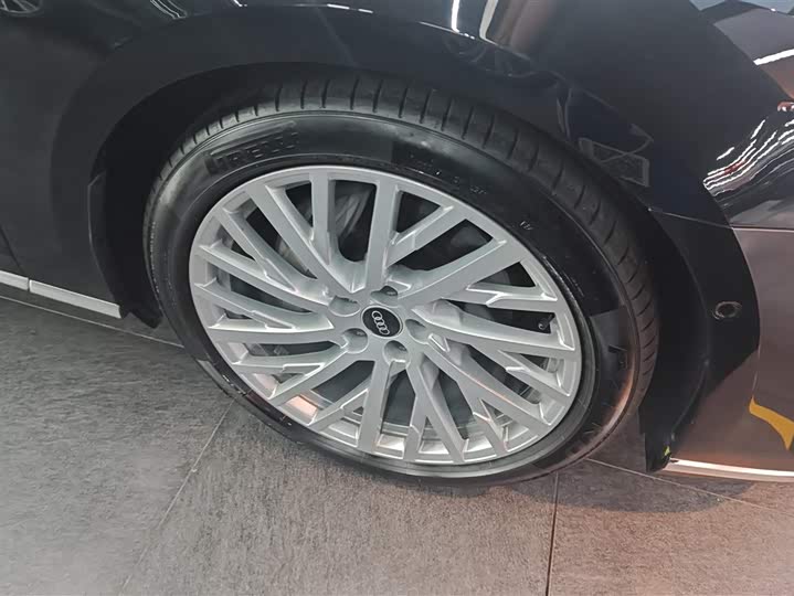 Фото 6 - Audi A8