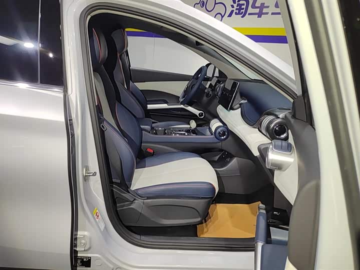 Фото 8 - BYD Yuan Plus