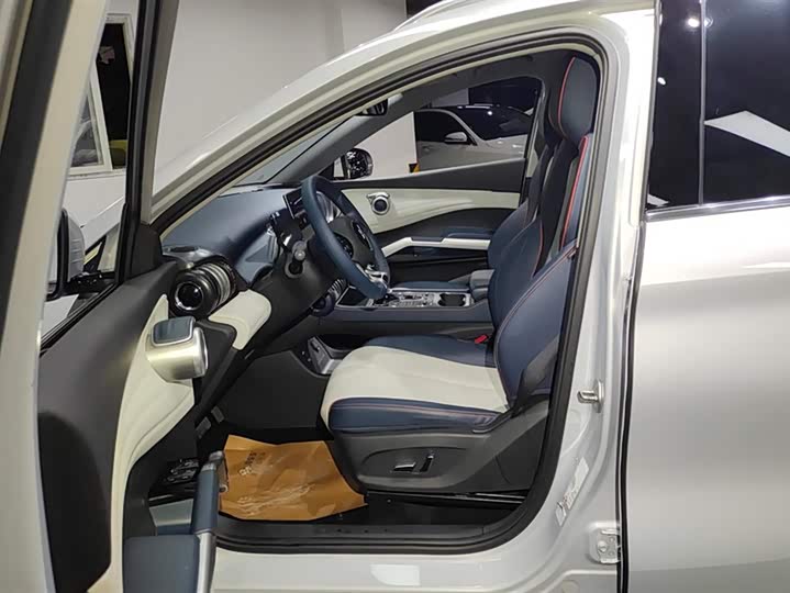 Фото 9 - BYD Yuan Plus