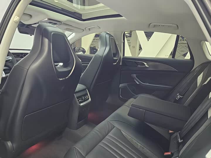 Фото 5 - Hongqi H6