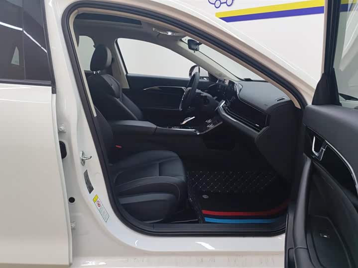 Фото 6 - Bestune B70