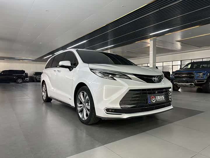 Фото 3 - Toyota Sienna