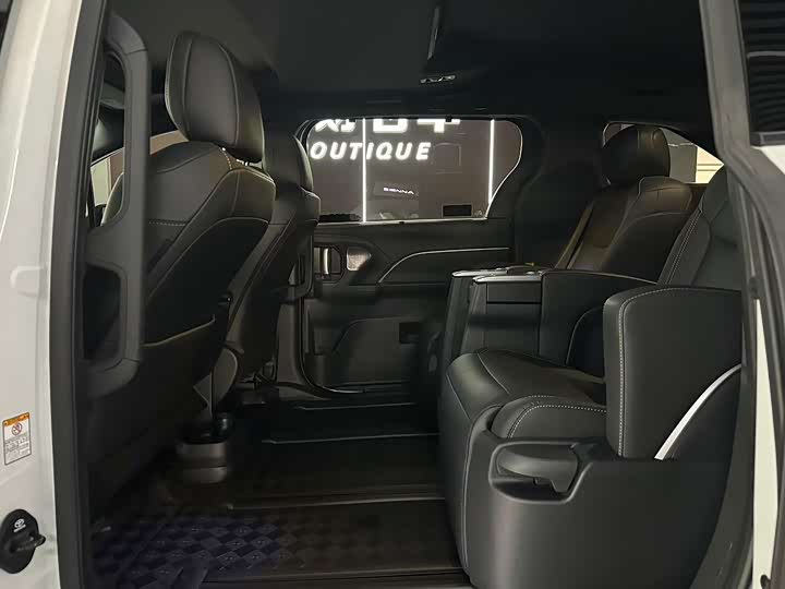 Фото 5 - Toyota Sienna