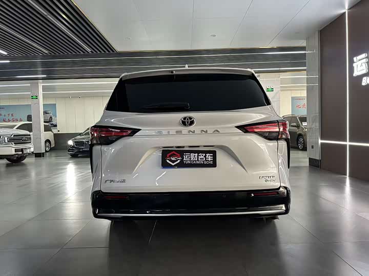 Фото 8 - Toyota Sienna