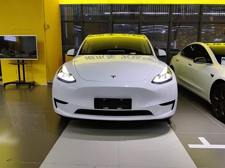 Фото 3 - Tesla Model Y