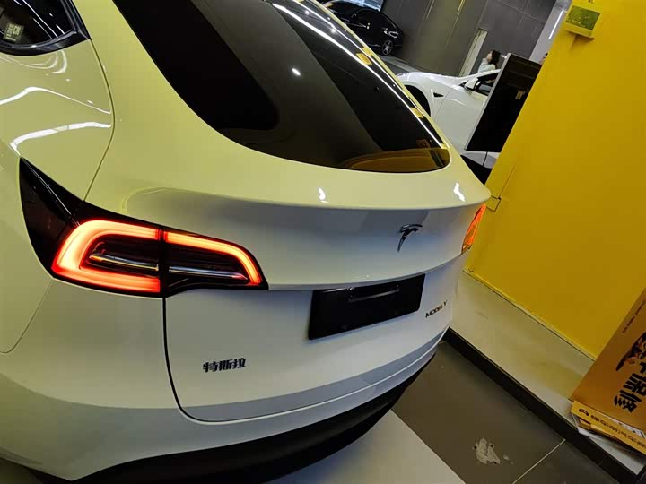 Фото 6 - Tesla Model Y