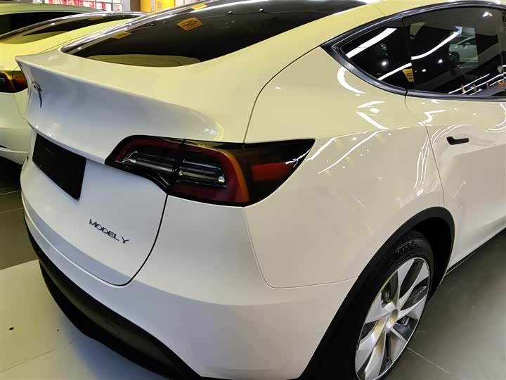 Фото 8 - Tesla Model Y