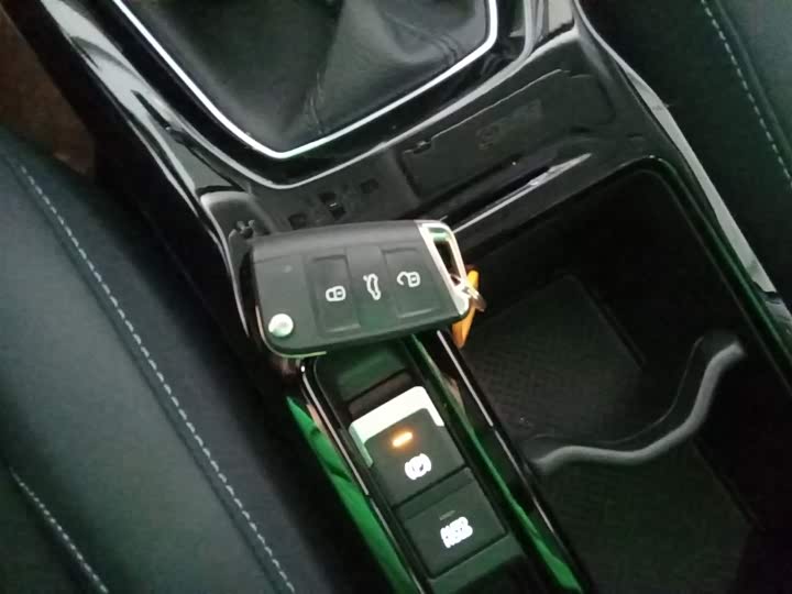 Фото 9 - Volkswagen Tharu