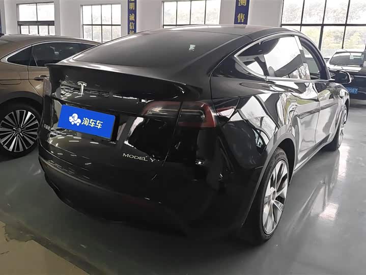 Фото 3 - Tesla Model Y