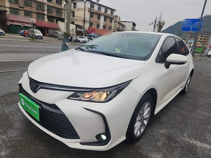 Фото 2 - Toyota Corolla