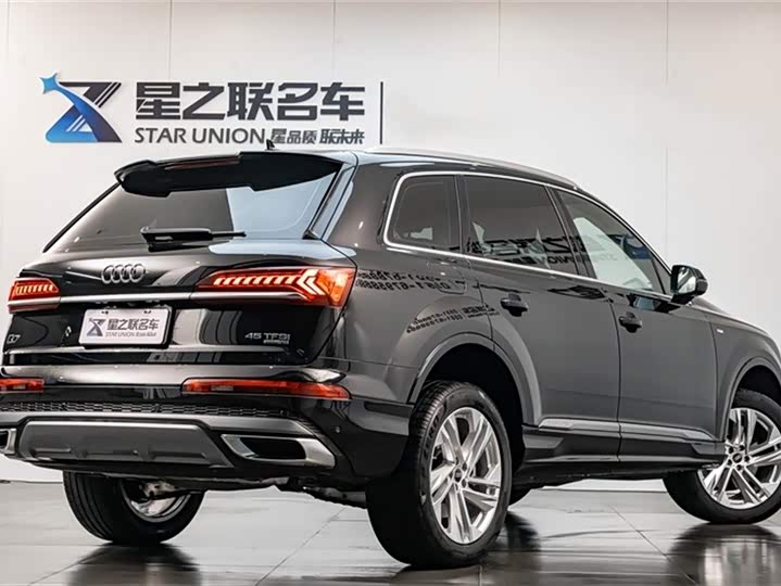 Фото 7 - Audi Q7