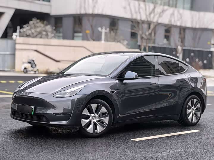 Фото 1 - Tesla Model Y
