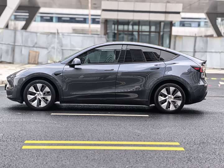 Фото 4 - Tesla Model Y