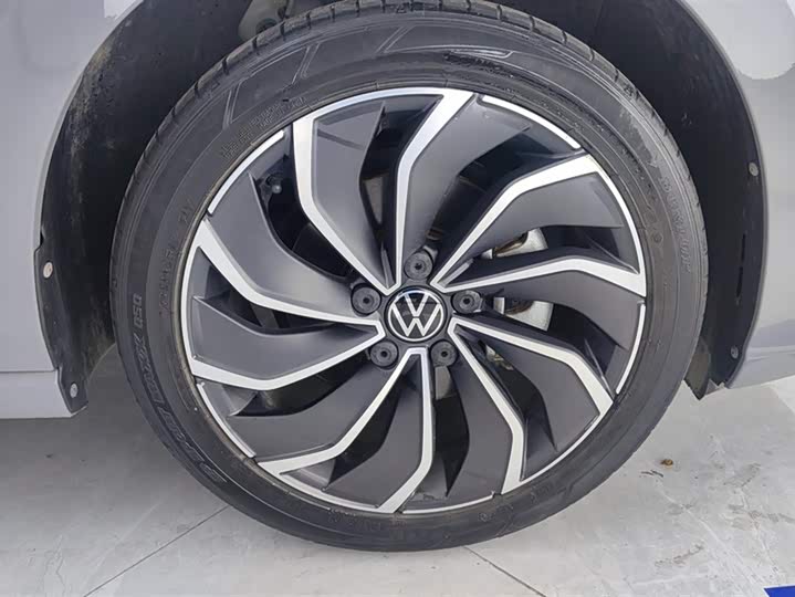 Фото 6 - Volkswagen Golf