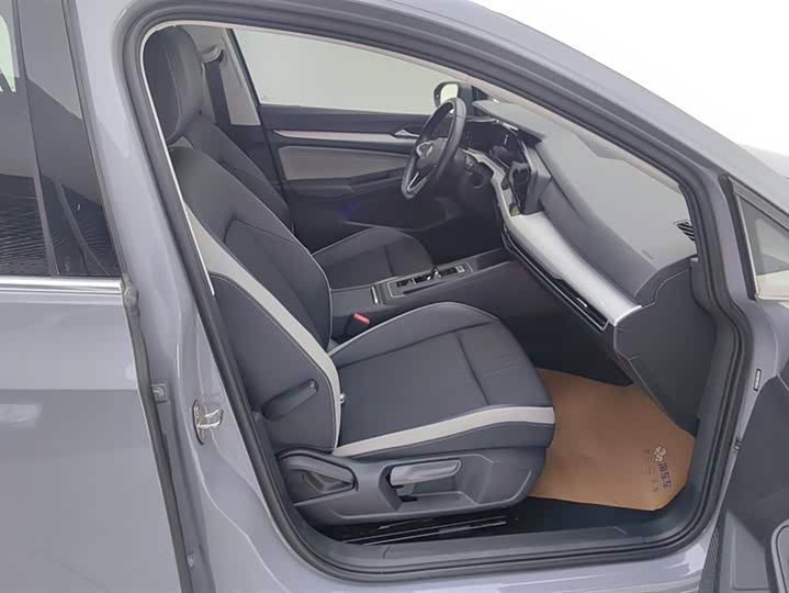 Фото 8 - Volkswagen Golf