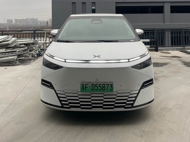 Фото 2 - XPeng X9