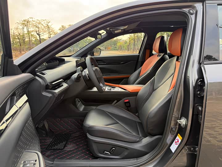 Фото 4 - Changan UNI-V