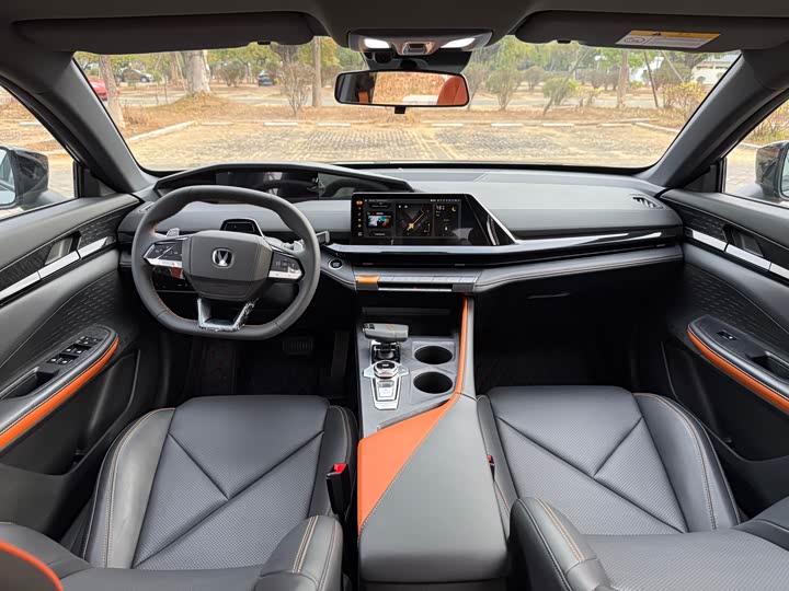 Фото 8 - Changan UNI-V