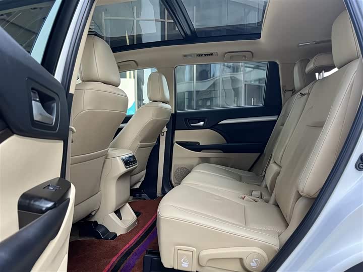 Фото 5 - Toyota Highlander