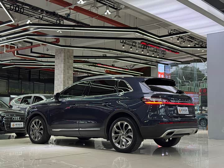 Фото 5 - Lincoln Nautilus