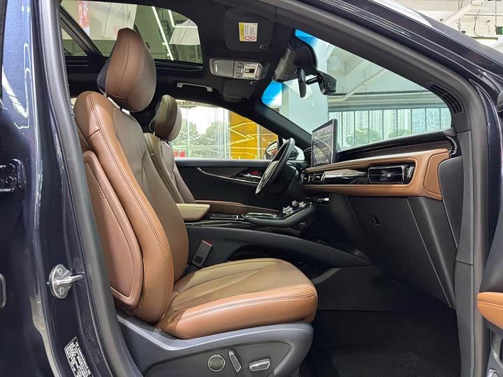 Фото 9 - Lincoln Nautilus